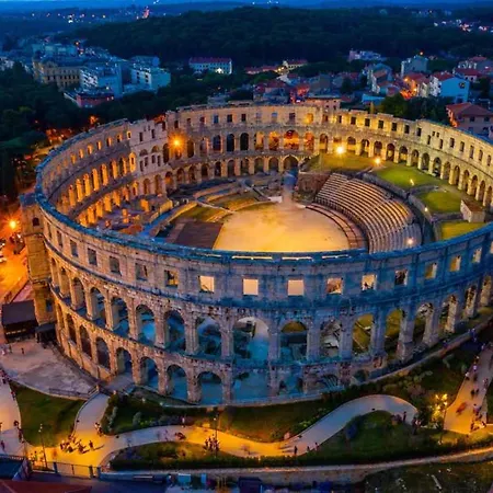 Pula, Istria 3 アパート プーラ