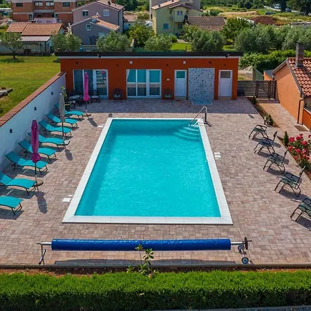 아파트 Pula, Istria 3 *