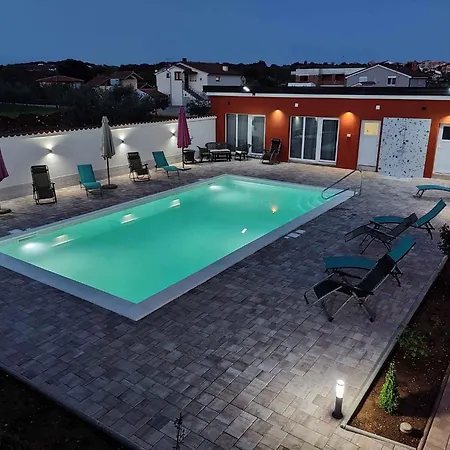 アパート Pula, Istria 3 プーラ