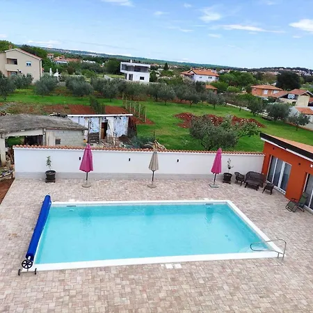 Apartment Pula, Istria 3 *
