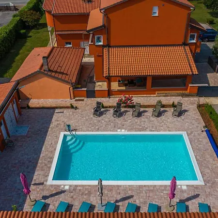 아파트 Pula, Istria 3 *