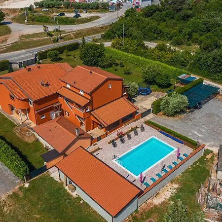 Pula, Istria 3 Apartment *